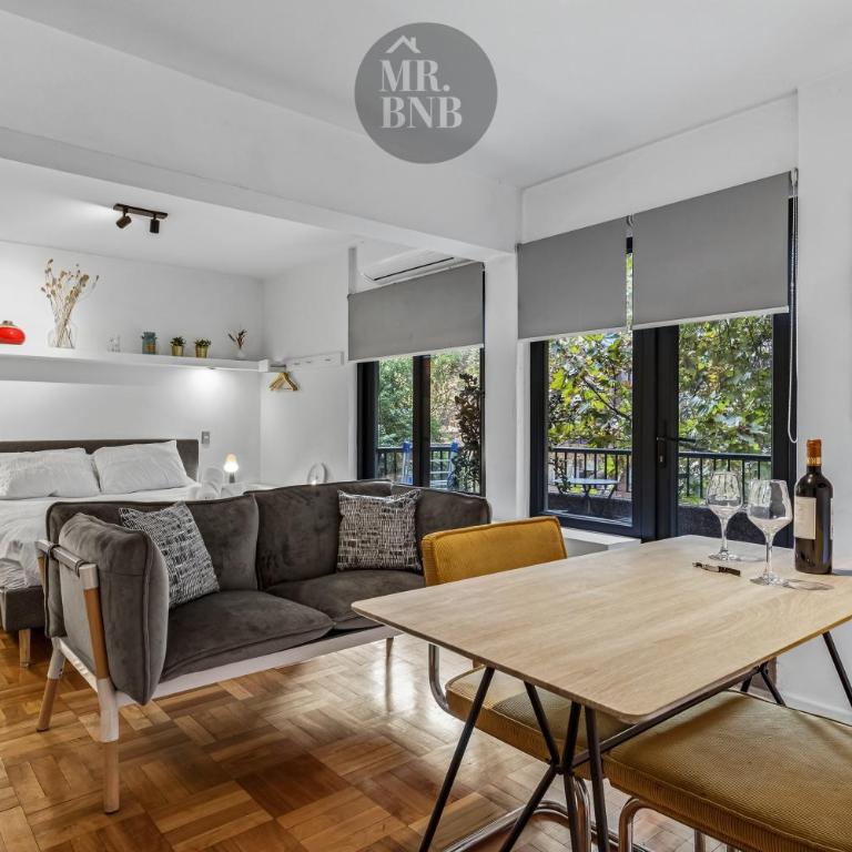 Padre Mariano Suites by Mr BnB - Studio Apartment with Balcony - 1