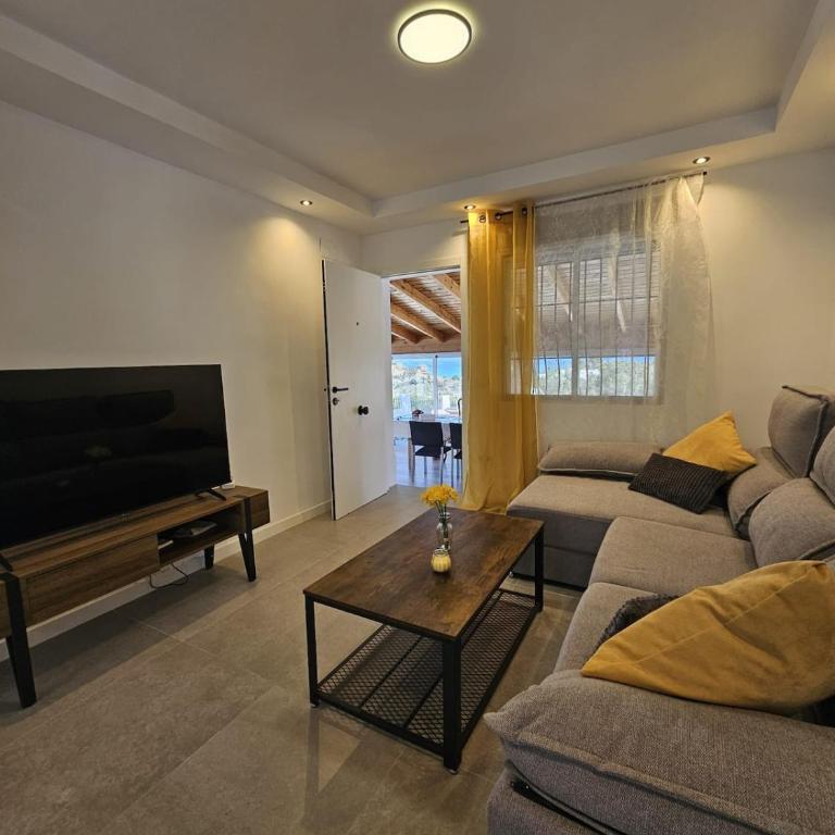 Luxury Sea View Villa - Private Pool - Near Beach - 3 min TRAM Alicante Benidorm - BBQ - Private Garden - Free Parking - Casa - 14