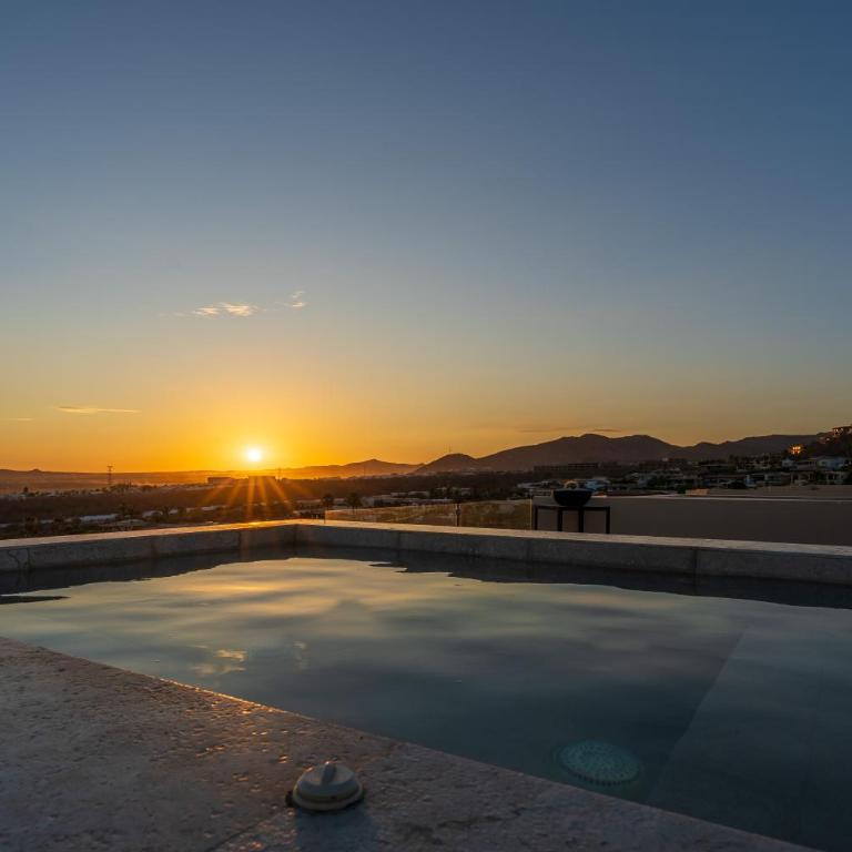 Mistiq Penthouse Private Rooftop Deck & Pool - Apartamento - 24