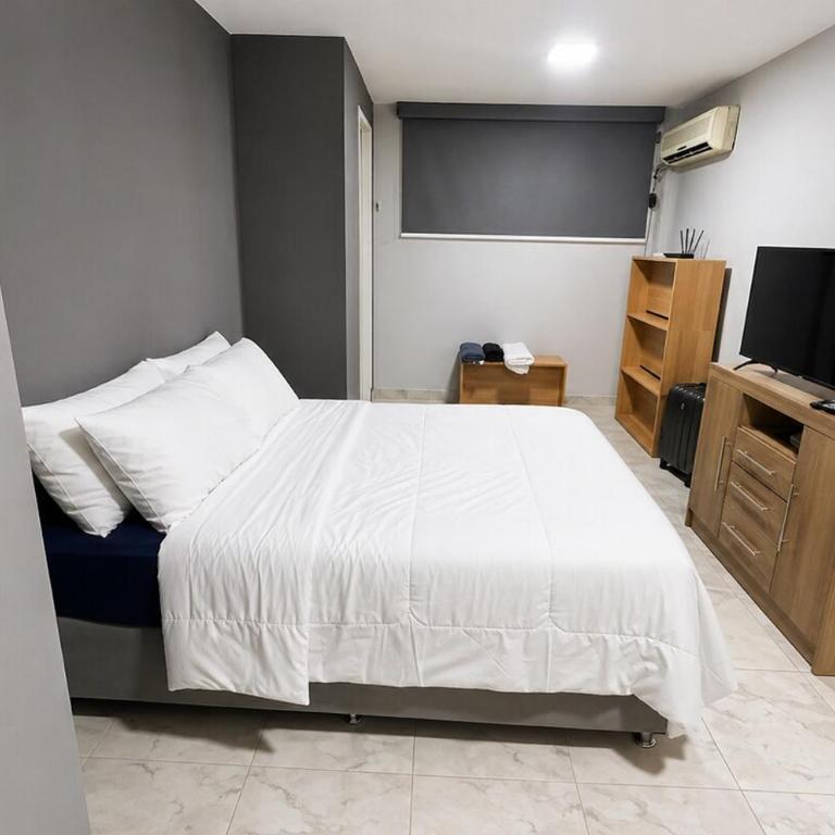 Hermoso y Céntrico Apto en Los Palos Grandes - One-Bedroom Apartment - 1