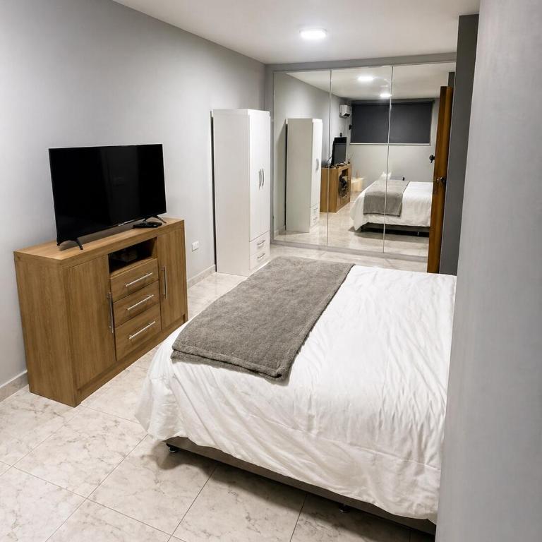 Hermoso y Céntrico Apto en Los Palos Grandes - One-Bedroom Apartment - 3