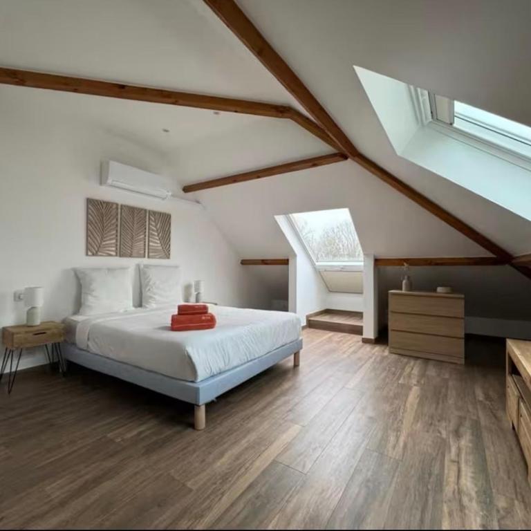 Maison spacieuse avec cour privée a 10 min Disney - Villa 3 Chambres - 5