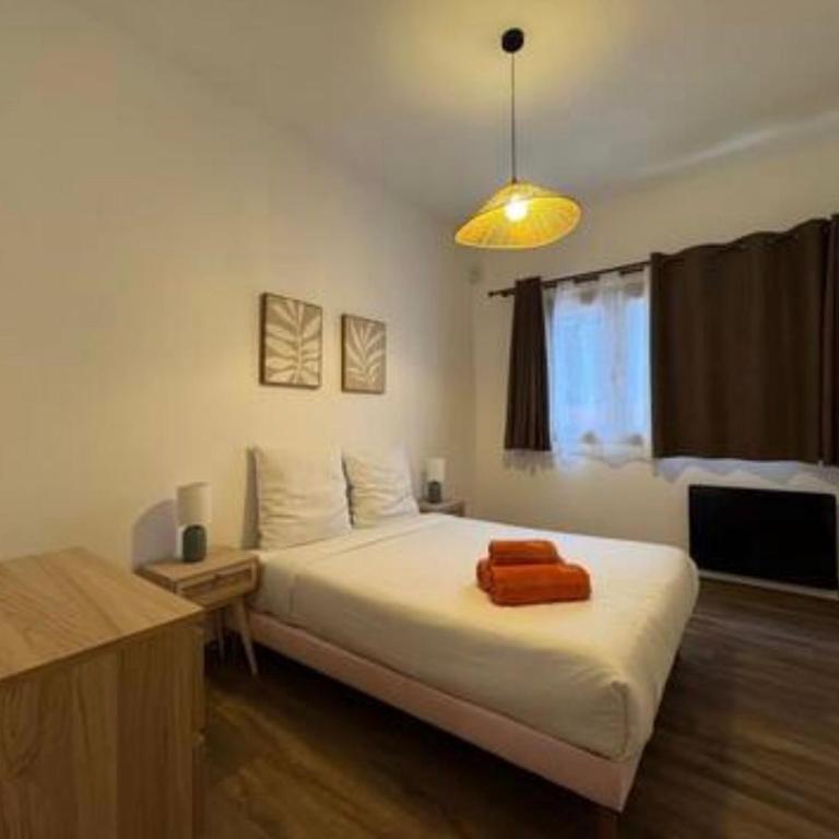 Maison spacieuse avec cour privée a 10 min Disney - Villa 3 Chambres - 6