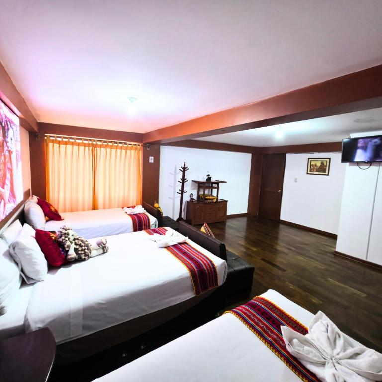 Mirador Inn Santa Ana - Habitación Familiar con baño privado - 5