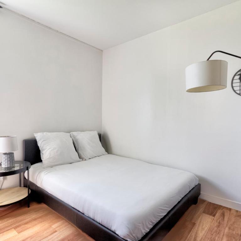 Brick Loft - Ventilation & Fraîcheur - Parking Gratuit - Idéal Familles - Proche Centre-Ville - Appartement - 9