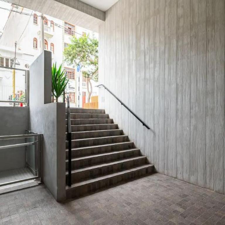 201 Amplio Dpto con 3 habitaciones, muy centrico - Apartamento de 3 dormitorios - 24