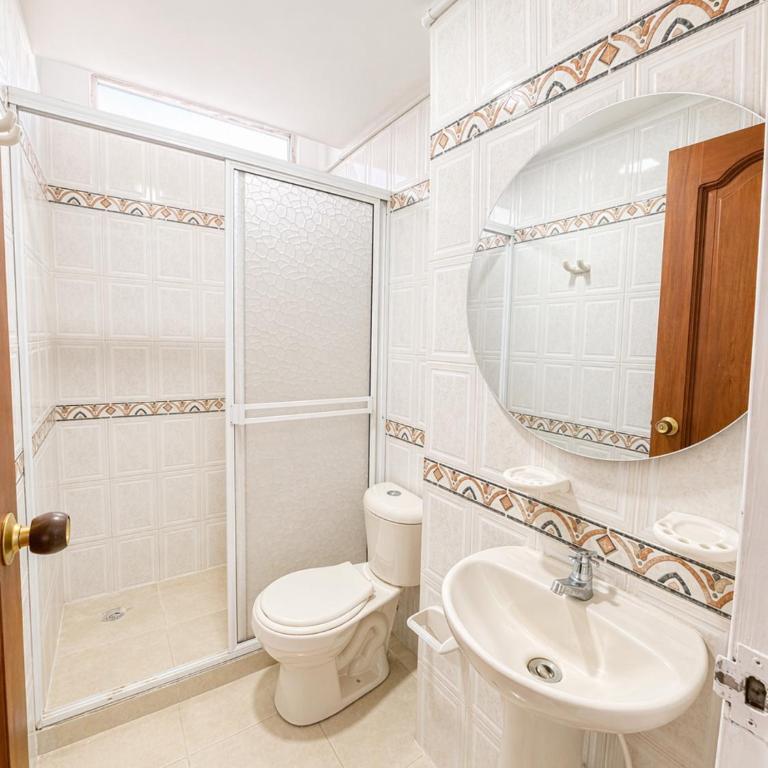 Hotel La Martina - Apartadó Antioquia - Habitación Individual con baño privado - 9