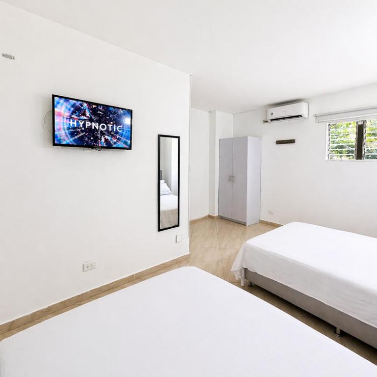 Hotel La Martina - Apartadó Antioquia - Habitación Cuádruple Estándar - 4
