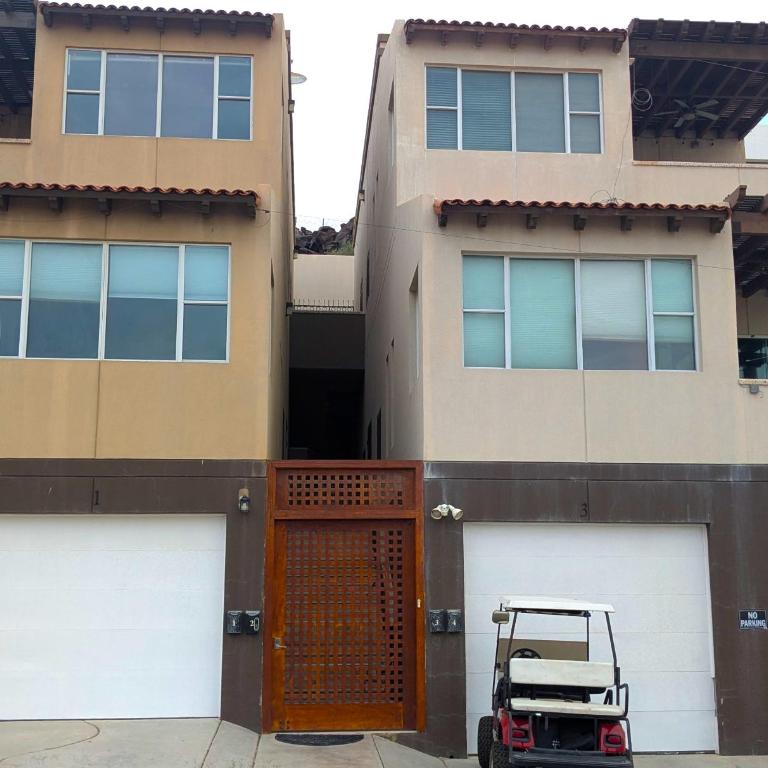 Whale Hill Escape - Beach Views and Walk to Mannys - Three-Bedroom House - 42
