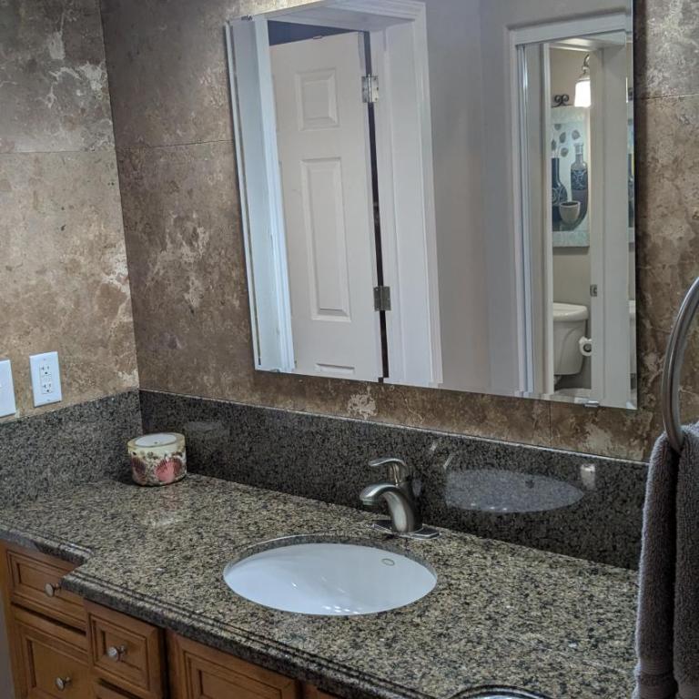 Whale Hill Escape - Beach Views and Walk to Mannys - Three-Bedroom House - 18