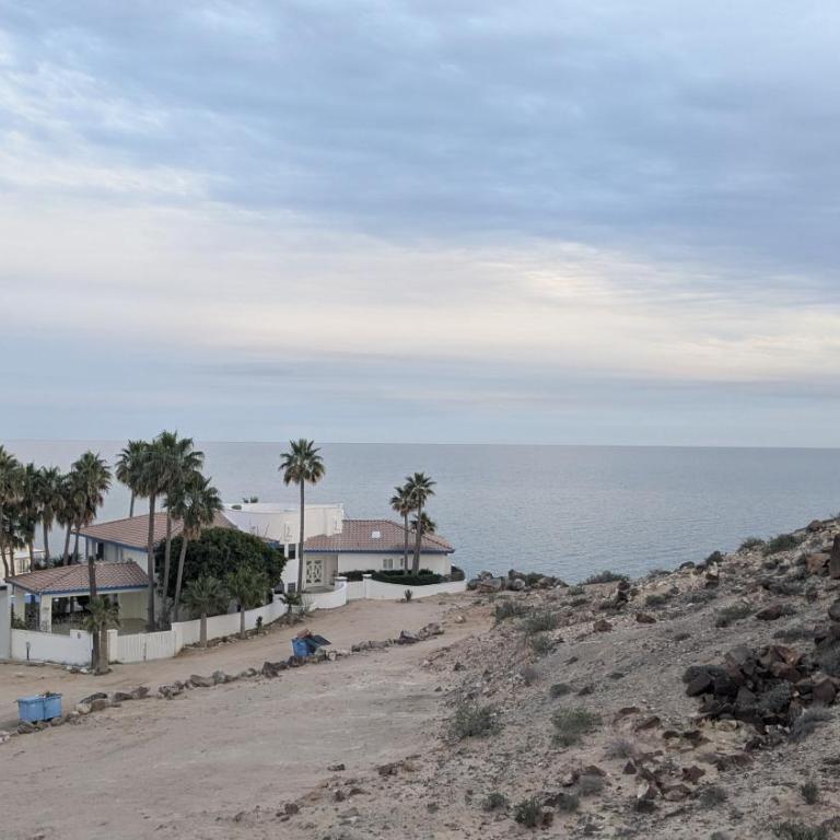Whale Hill Escape - Beach Views and Walk to Mannys - Three-Bedroom House - 3
