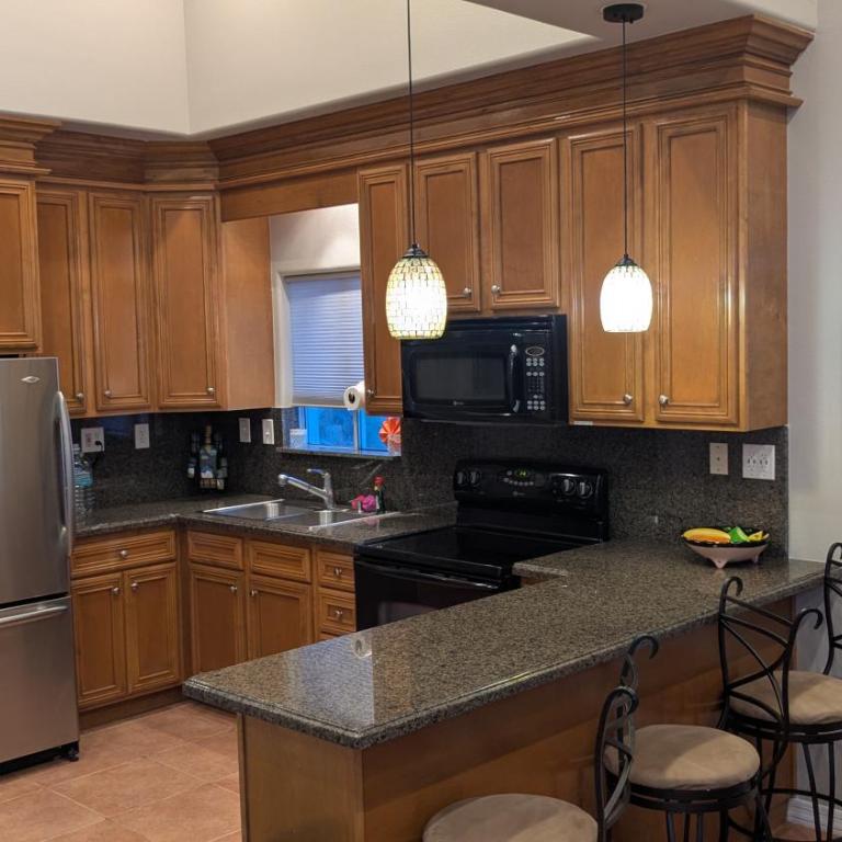 Whale Hill Escape - Beach Views and Walk to Mannys - Three-Bedroom House - 36