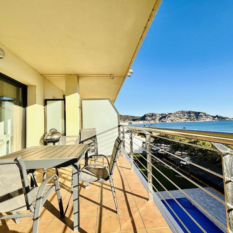 MIL.LENI I. Dúplex con encanto y vistas al mar en Roses – ¡Disfruta del paseo marítimo! - ES-258-174 - Apartamento - 1