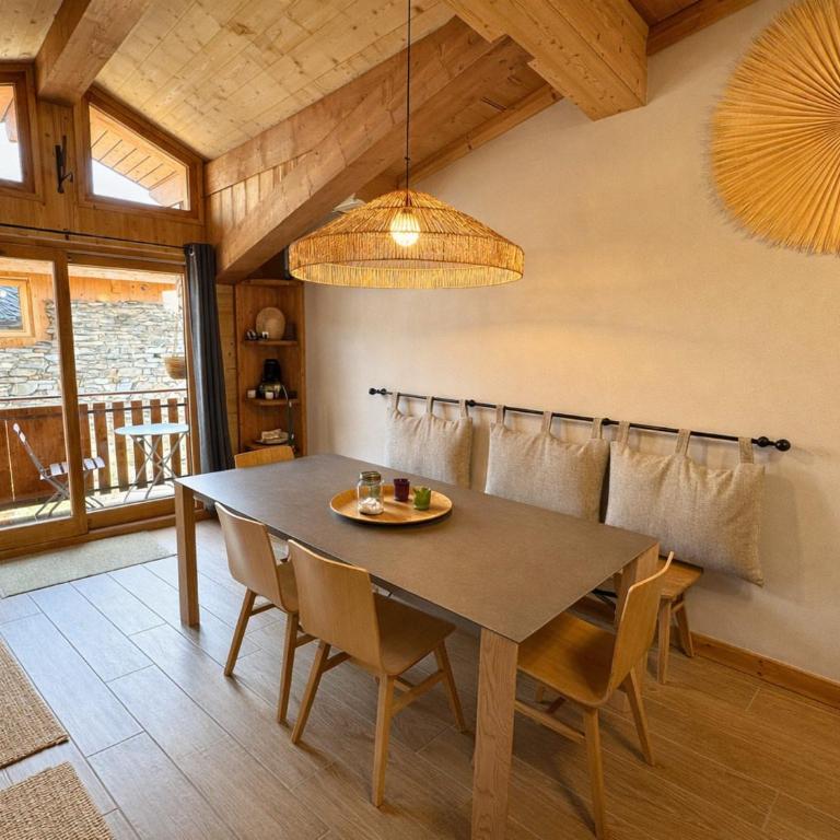 Charmante maison de village rénovée 4 pièces, 3 niveaux, 80m², 6 pers, à St Marcel, proche pistes ski. - FR-1-452-381 - Three-Bedroom Chalet - 5