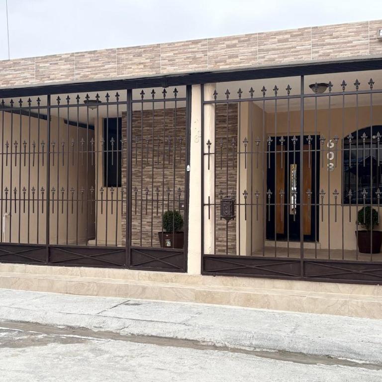 Casa Acogedora cerca de UANL y Monterrey - Three-Bedroom House - 6