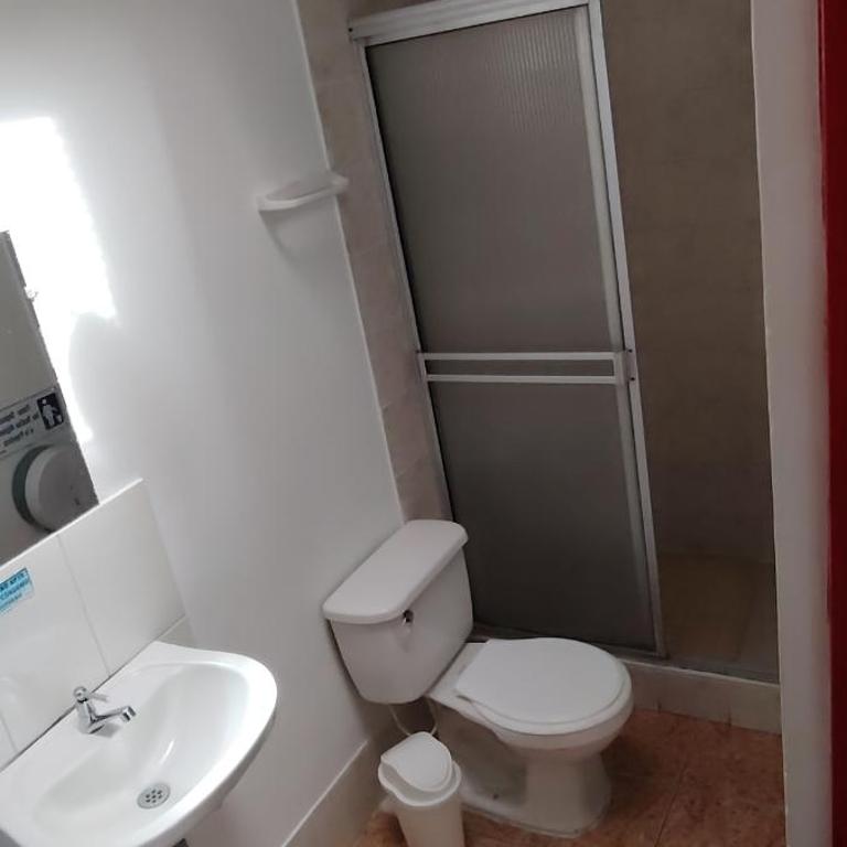 Hostal LA MIA - Habitación Doble con baño privado - 2 camas - 1