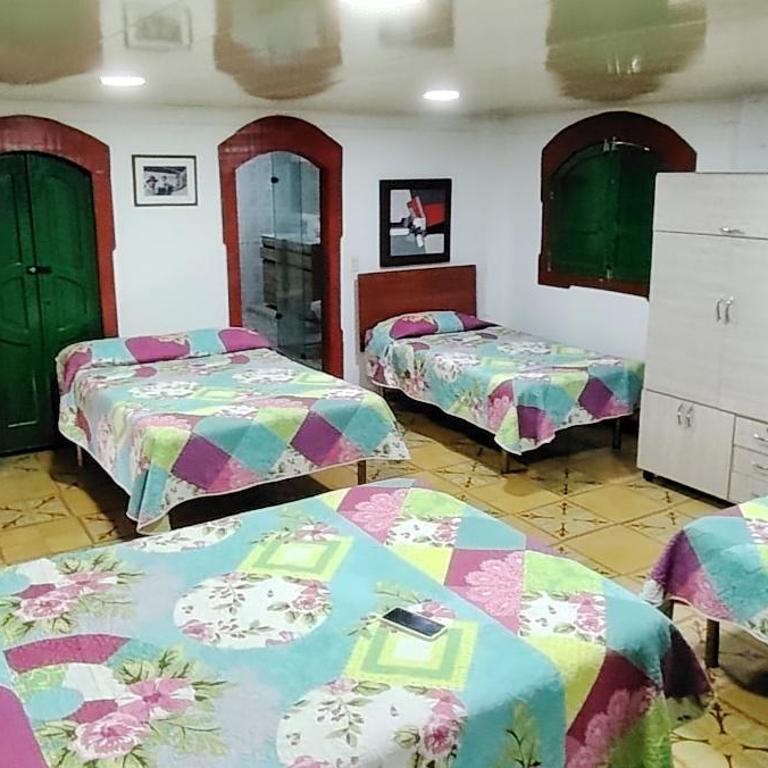 Hostal LA MIA - Habitación Familiar - 3