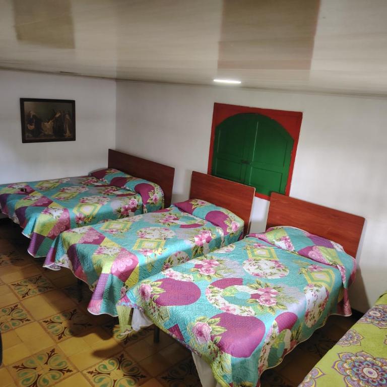 Hostal LA MIA - Habitación Familiar - 4