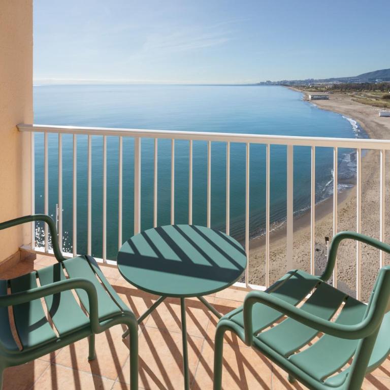 SOL by Meliá Málaga Guadalmar - Habitación Doble Superior con vistas frontales al mar - 2 camas - 2