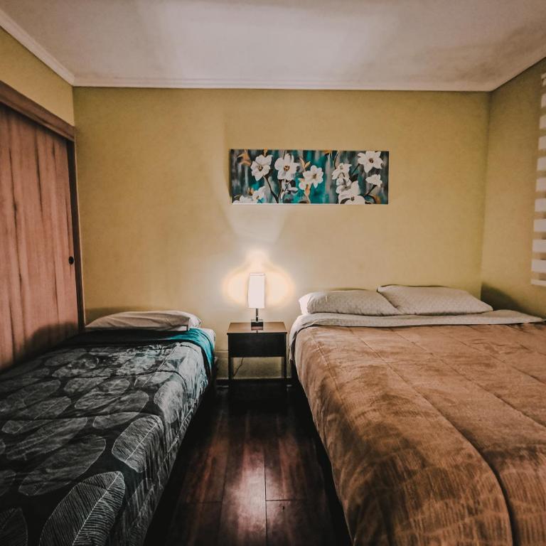 Hermoso Departamento Central en Concepción - hasta 4 camas - 2 Dormitorios - 1 Baño - 1 Estacionamiento - Mejor Evaluado en Chile 2023-2025 - Incluye Consola de Juegos Retro - Te ayudo con panoramas - Two-Bedroom Apartment - 10
