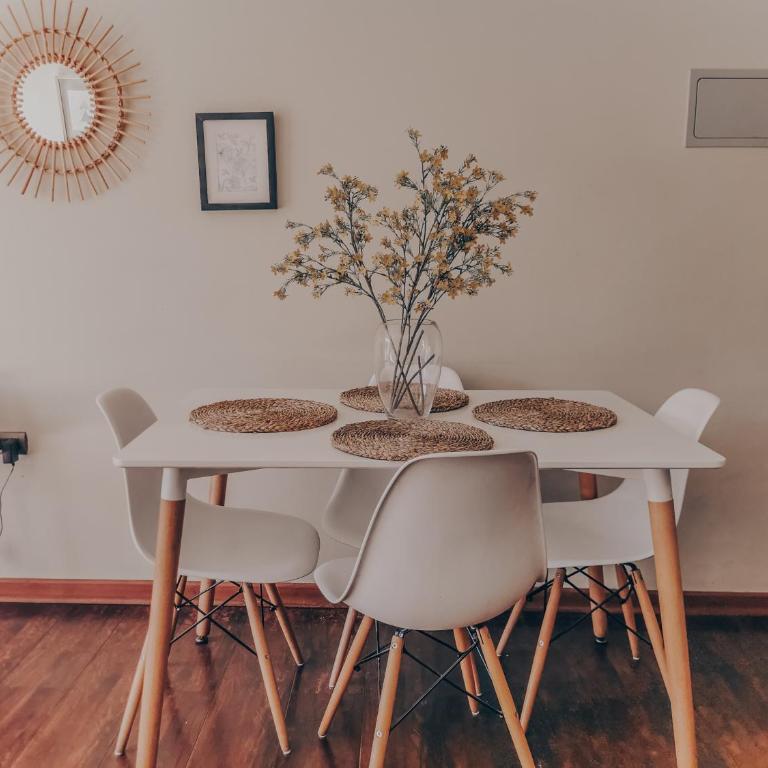 Hermoso Departamento Central en Concepción - hasta 4 camas - 2 Dormitorios - 1 Baño - 1 Estacionamiento - Mejor Evaluado en Chile 2023-2025 - Incluye Consola de Juegos Retro - Te ayudo con panoramas - Two-Room Apartment - 5