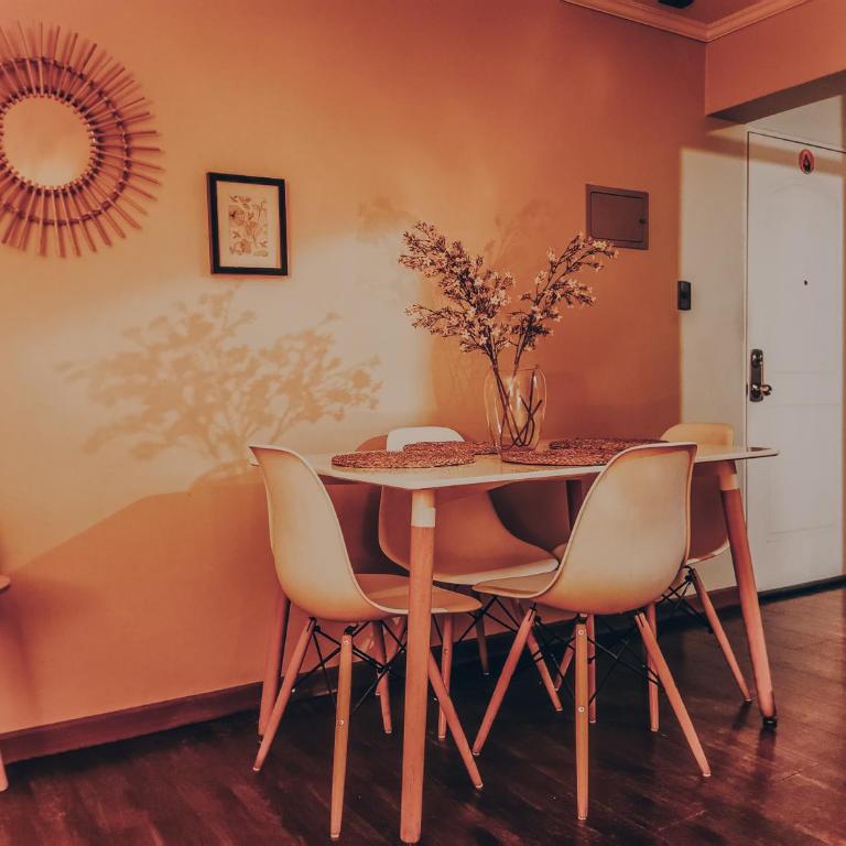 Hermoso Departamento Central en Concepción - hasta 4 camas - 2 Dormitorios - 1 Baño - 1 Estacionamiento - Mejor Evaluado en Chile 2023-2025 - Incluye Consola de Juegos Retro - Te ayudo con panoramas - Two-Room Apartment - 6