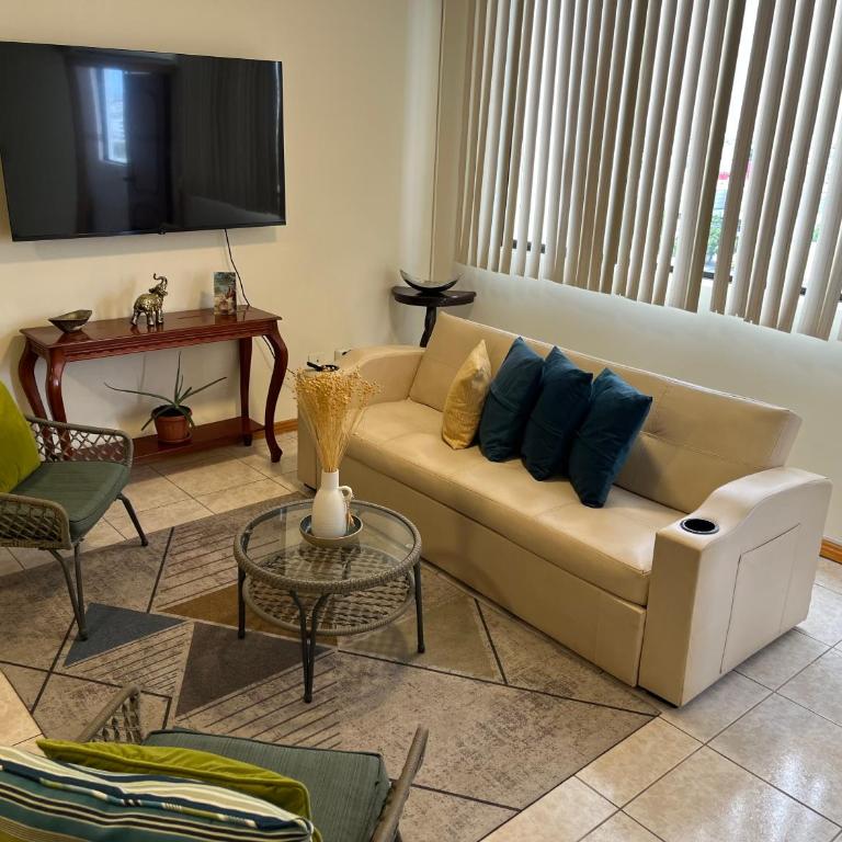 Departamento Cerca del Mall del Pacífico en Manta - One-Bedroom Apartment - 2