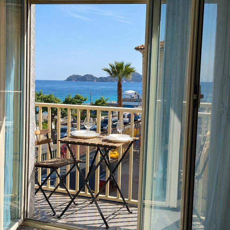 FAMILY HOUSE Letojanni Taormina - Appartamento con 2 Camere da Letto e con Vista - 1