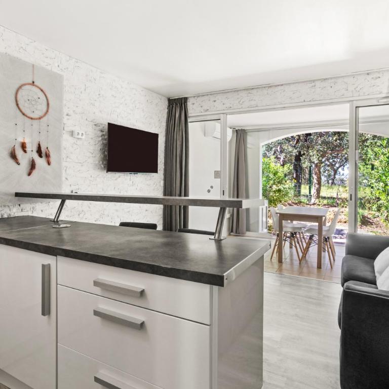 Apartment – Restanques – Swimming - Appartement 1 Chambre - Vue sur Jardin - 1