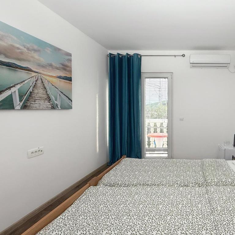 Villa Sara Wellness, Bar, Sutomore - Dvokrevetna Soba sa Zasebnim Krevetima i Balkonom - 1