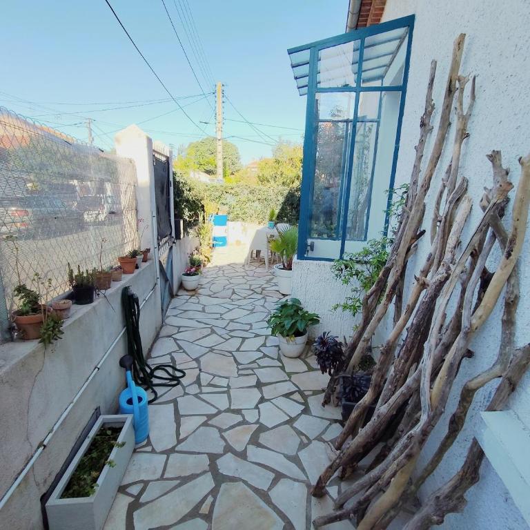 Charmante Maison T2 plein pied avec extérieur - Calme - Parking facile et gratuit, aux Arènes - Villa 1 Chambre - 14