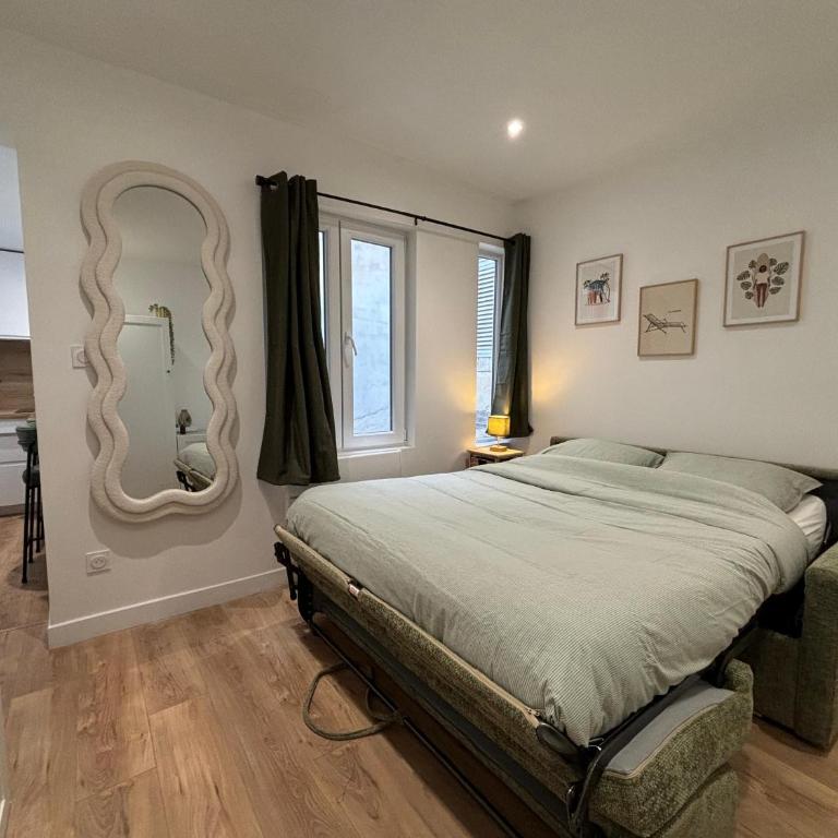 Studio moderne rénové La Rochelle - Studio Supérieur - 6