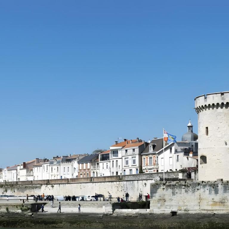 Studio moderne rénové La Rochelle - Studio Supérieur - 8