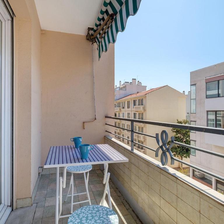Antibes centre 3 pièces Bonaparte - Two-Bedroom Deluxe Apartment with Balcony - 19