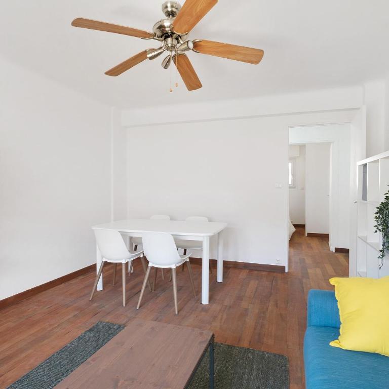 Antibes centre 3 pièces Bonaparte - Two-Bedroom Deluxe Apartment with Balcony - 16