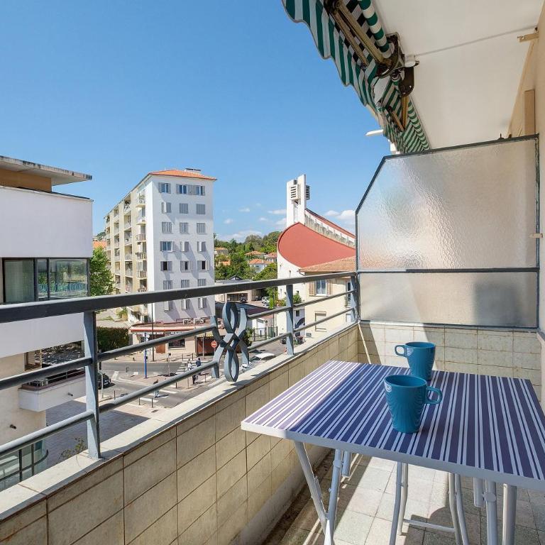 Antibes centre 3 pièces Bonaparte - Two-Bedroom Deluxe Apartment with Balcony - 20
