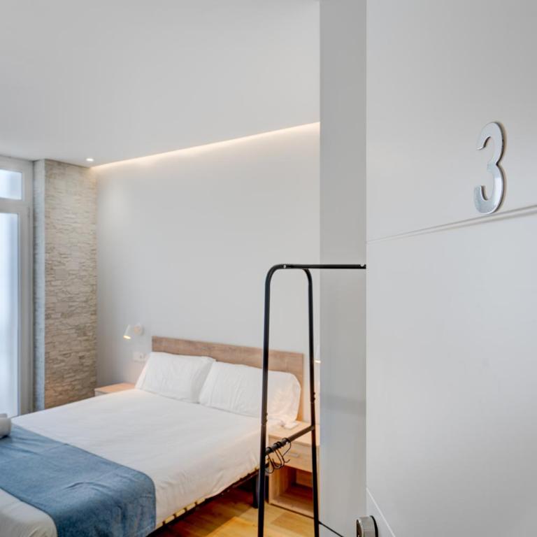 Pension Yoldi - Habitación Doble Deluxe con balcón - 2