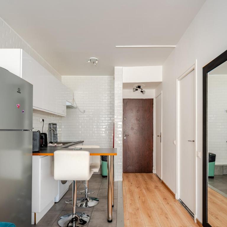 Chic Parisian Studio steps from Champs Elysees - Studio - 3
