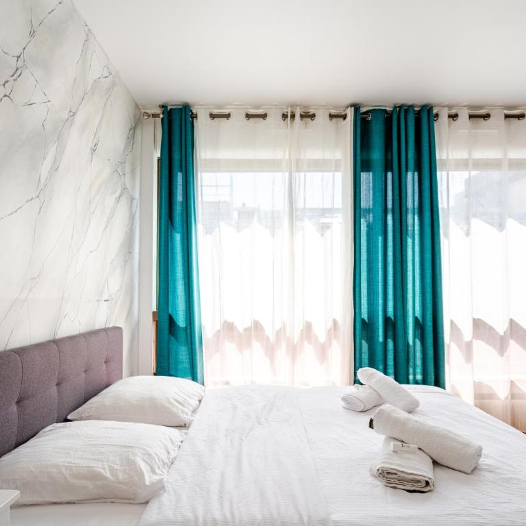 Chic Parisian Studio steps from Champs Elysees - Studio - 11