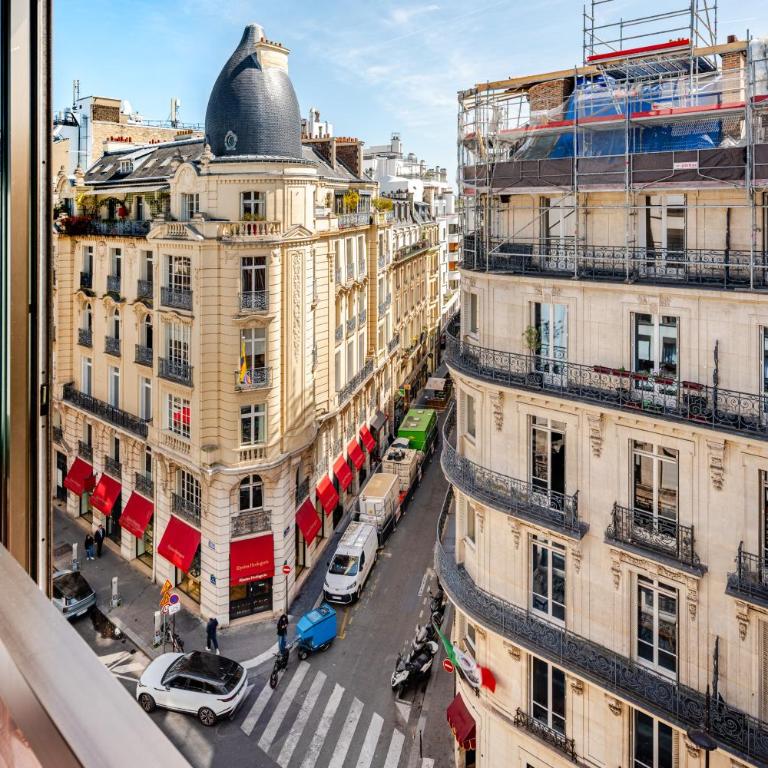 Chic Parisian Studio steps from Champs Elysees - Studio - 13