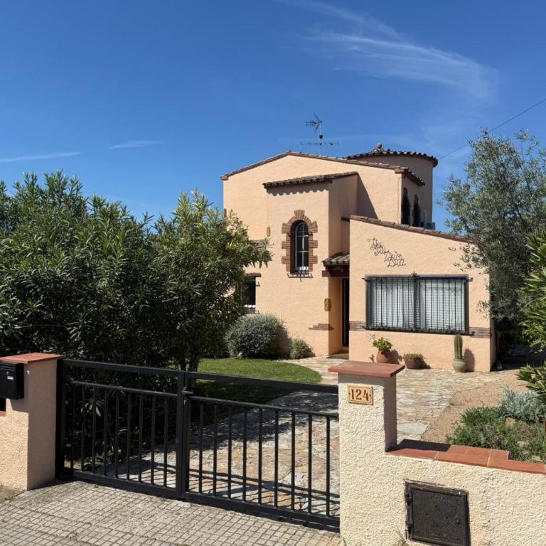 CS 124 Villa with private pool - Four-Bedroom House - 4