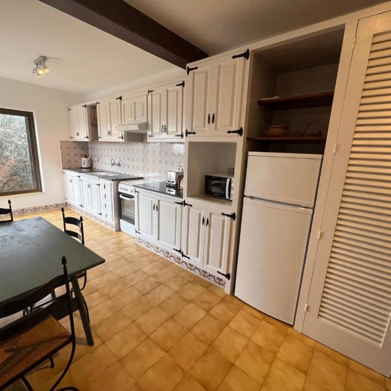 CS 124 Villa with private pool - Four-Bedroom House - 11