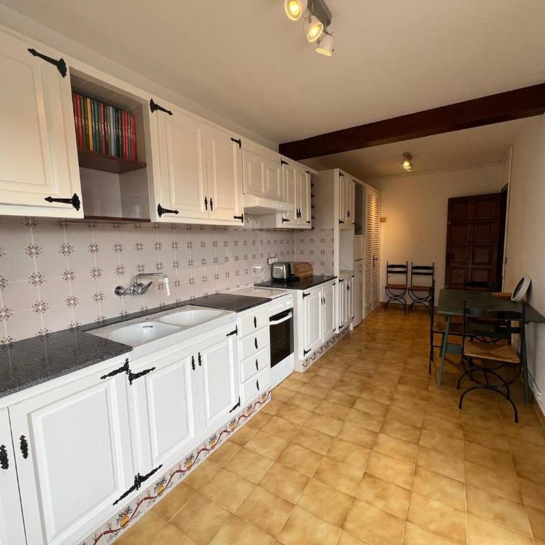 CS 124 Villa with private pool - Four-Bedroom House - 13