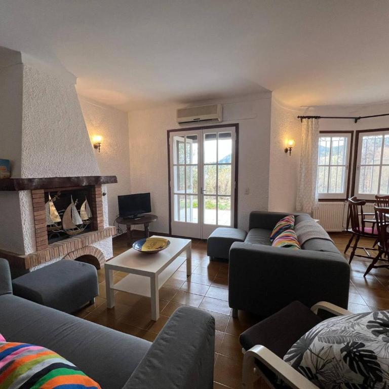 CS 124 Villa with private pool - Four-Bedroom House - 14