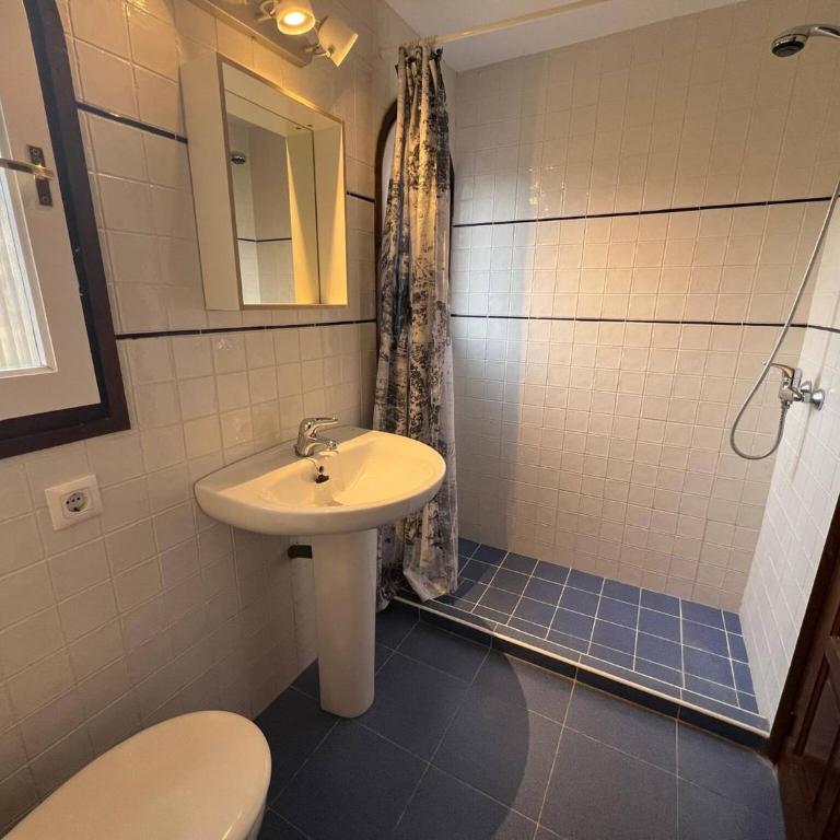 CS 124 Villa with private pool - Four-Bedroom House - 21