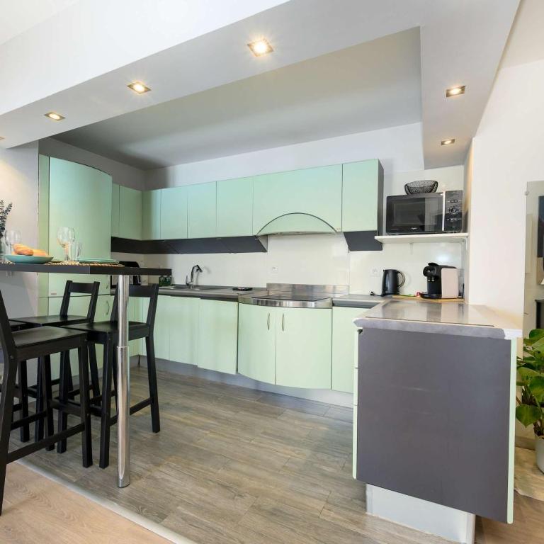 Vue mer & terrasse 5 pers proche plage et centre - Appartement - 3
