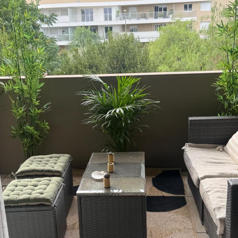 charmant 3 pièces neuf SUR JARDIN piscine débordement en Rooftop VUE MER ET MONTAGNES parking gratuit climatisation 2 CHAMBRES - Appartement 2 Chambres - 11