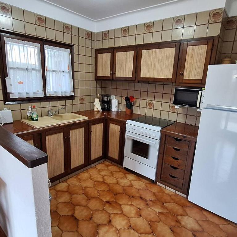 LEstartit Les Acasies 3 - Three-Bedroom House - 4