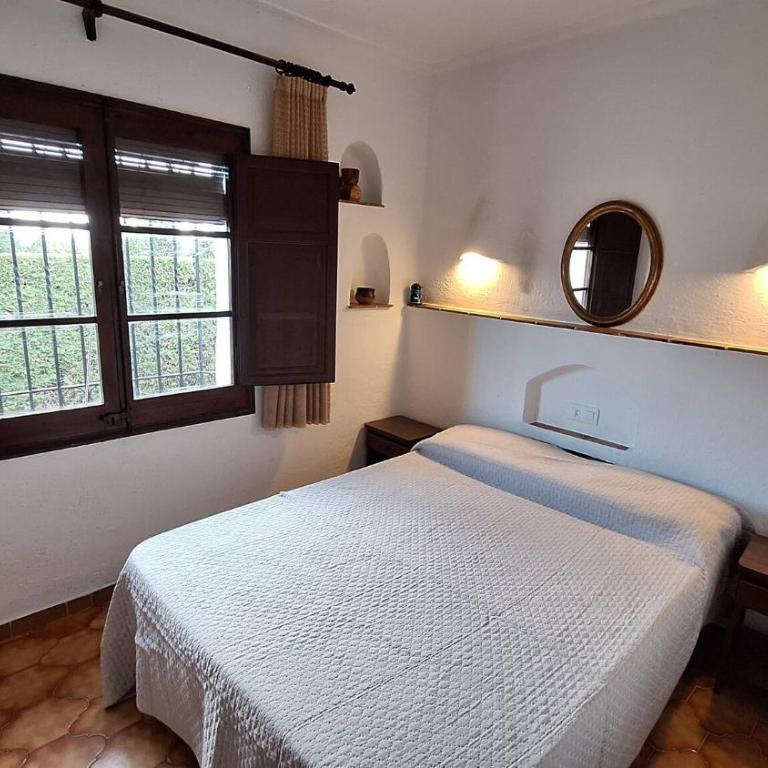 LEstartit Les Acasies 3 - Three-Bedroom House - 5