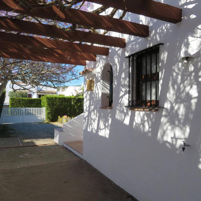 LEstartit Les Acasies 3 - Three-Bedroom House - 22